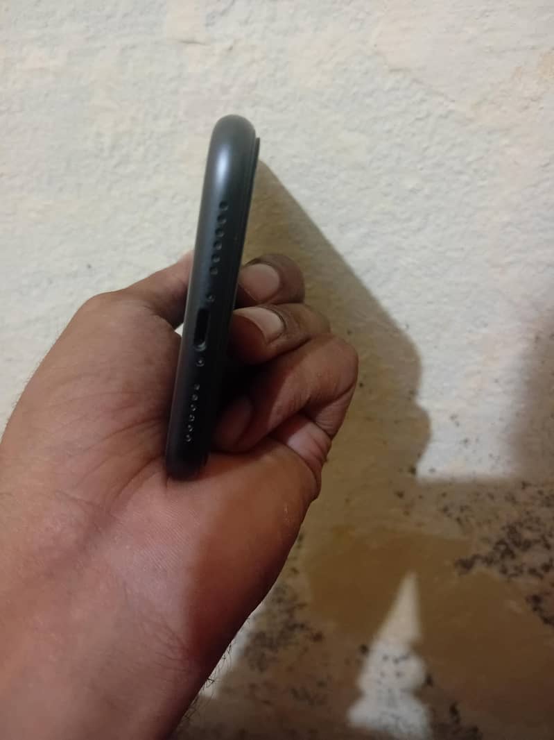 Apple iPhone 11 3