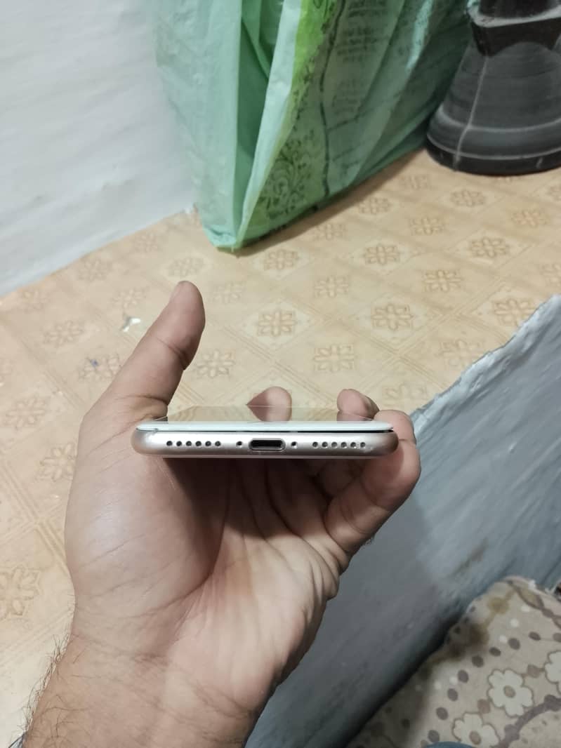 Apple iPhone 8 1