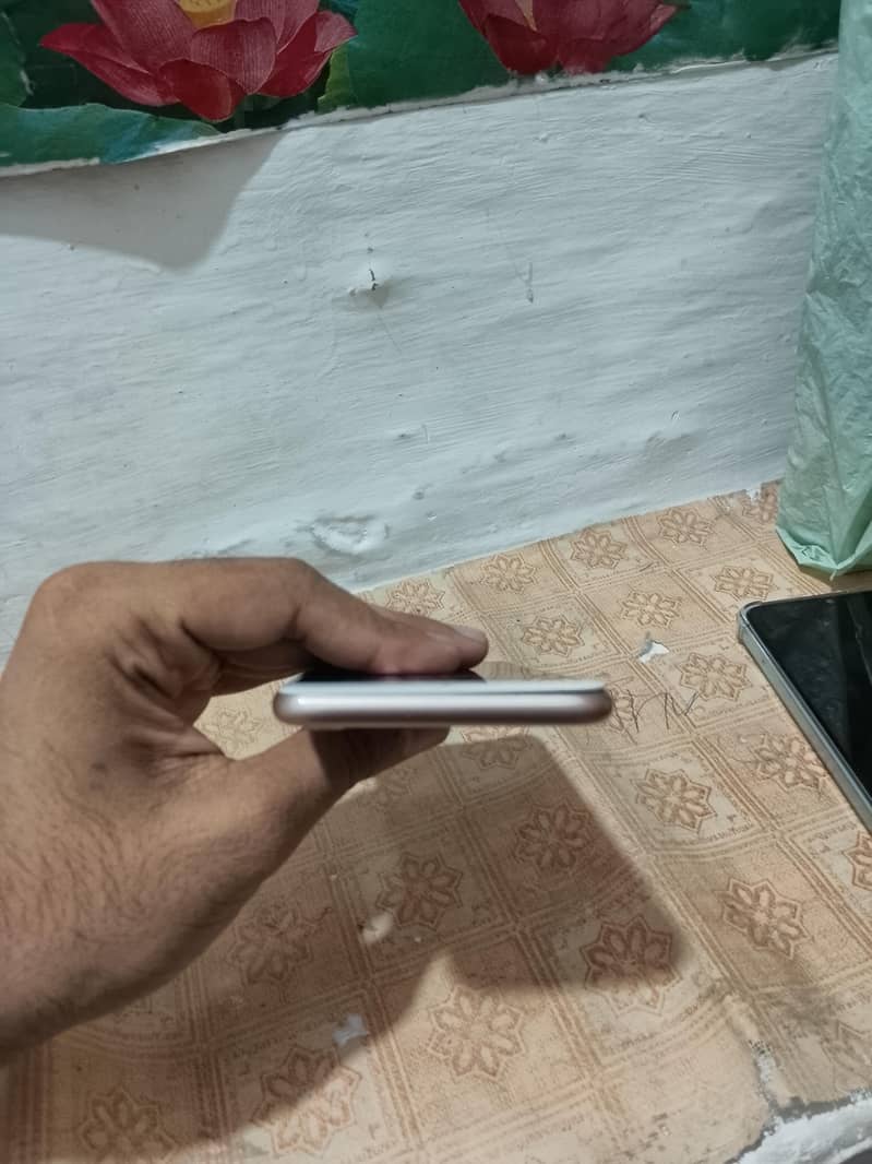 Apple iPhone 8 4