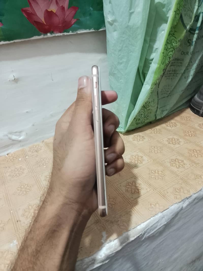 Apple iPhone 8 5