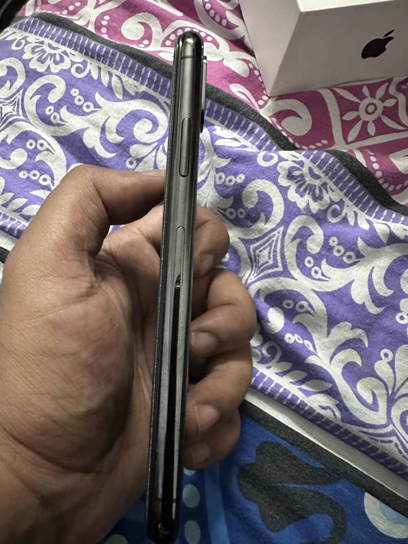 Apple iPhone X 5