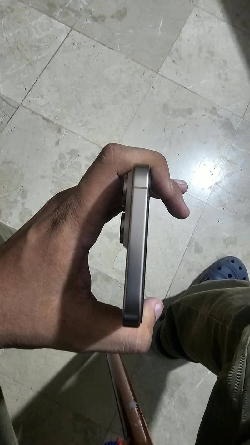 Apple iPhone 16 Pro Max 10