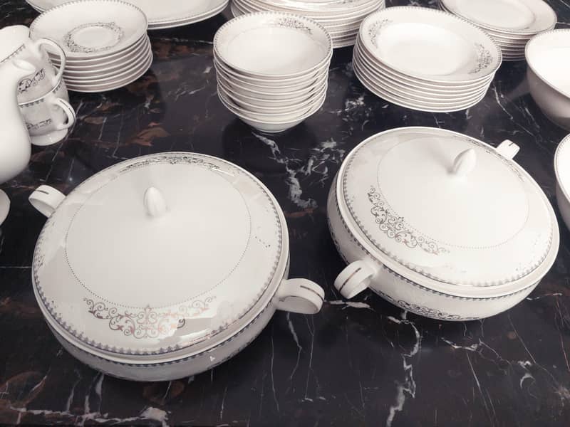 Dinner set 8