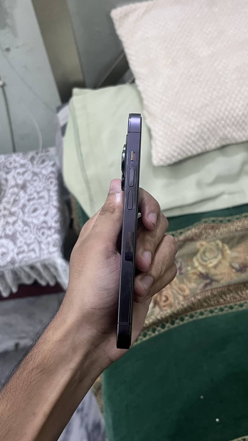 Apple iPhone 14 Pro 1