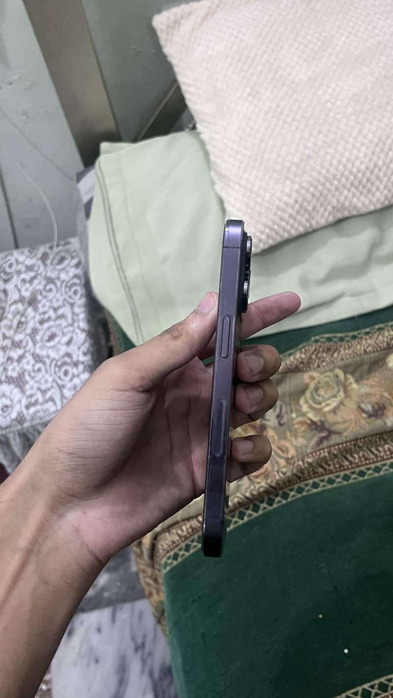 Apple iPhone 14 Pro 2