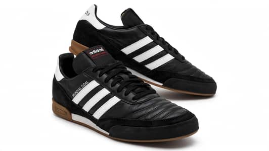 Sports shoe's