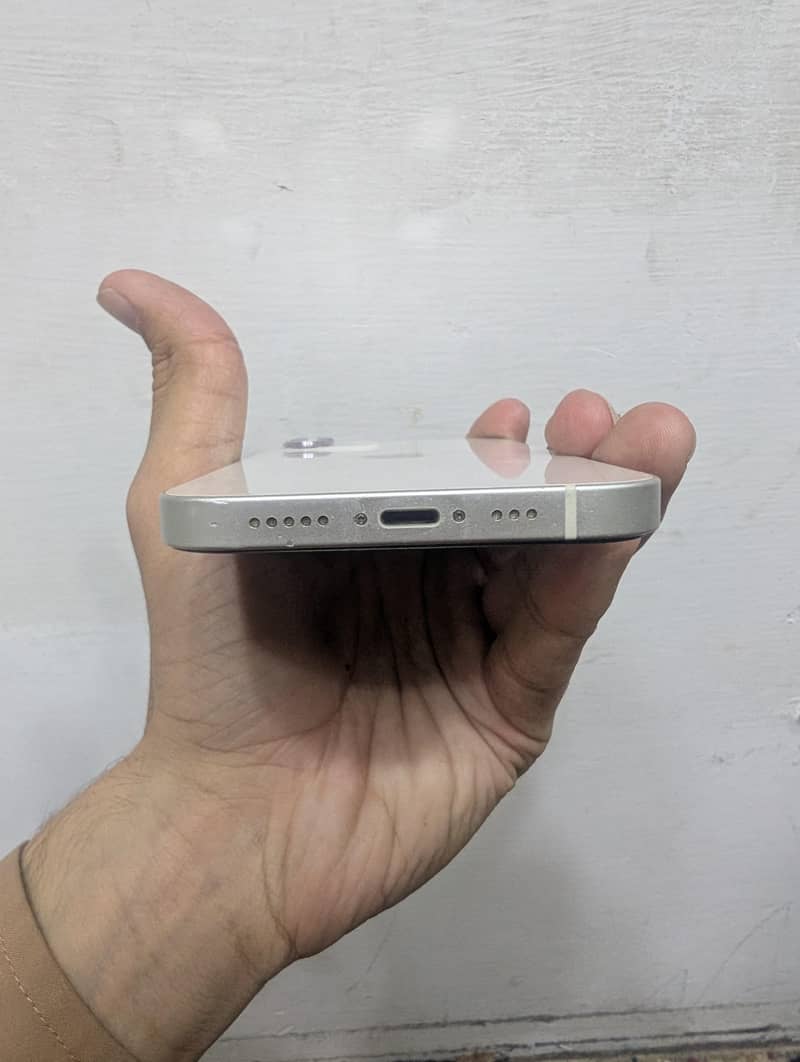 Apple iPhone 12 4