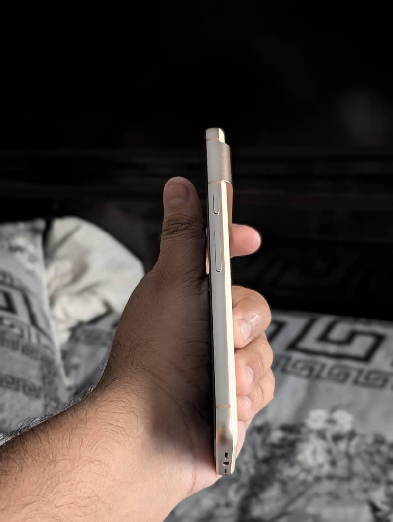 Google Pixel 8 4