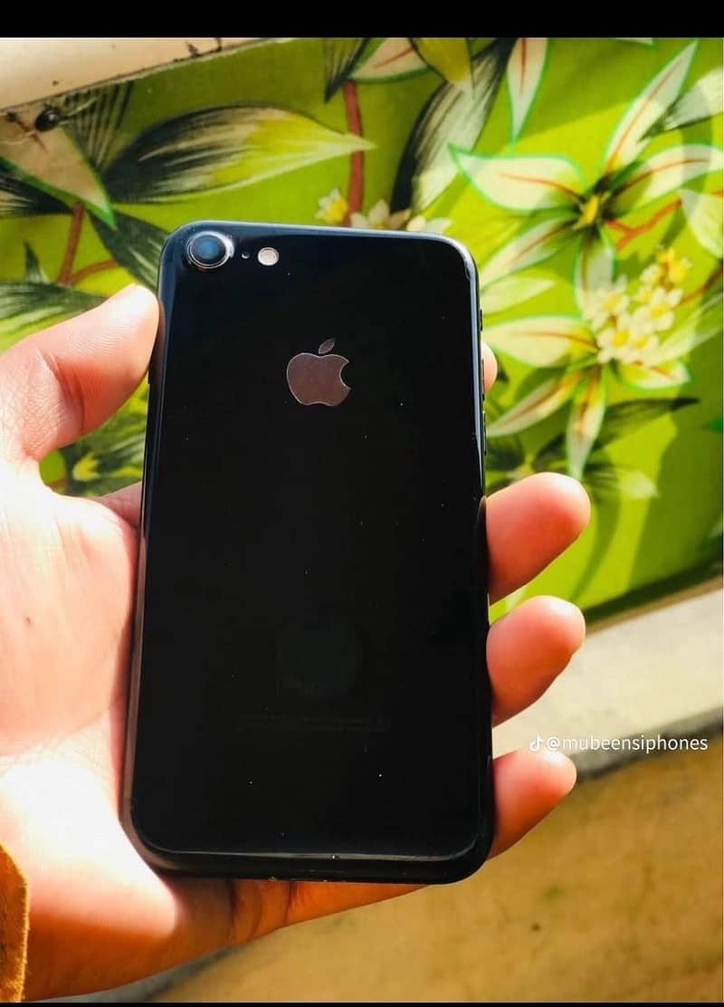 Apple iPhone 7 0