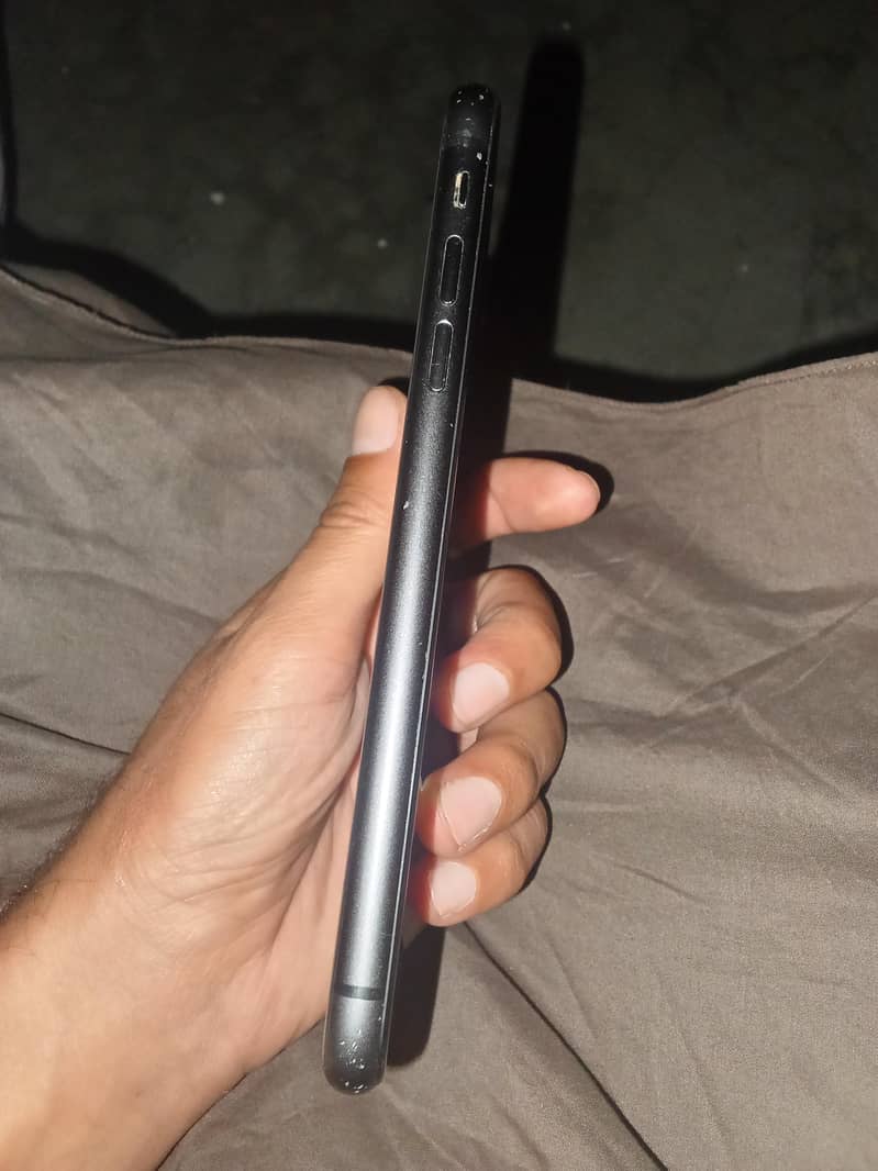Apple iPhone 11 4