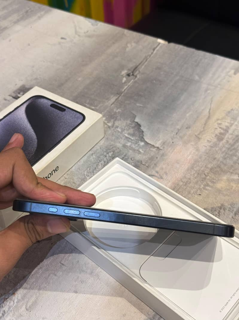 Apple iPhone 15 Pro Max 6