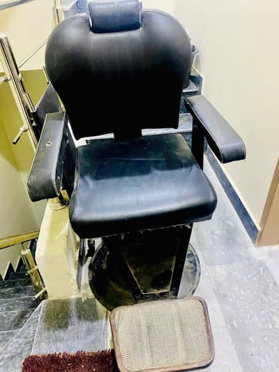 Saloon chair