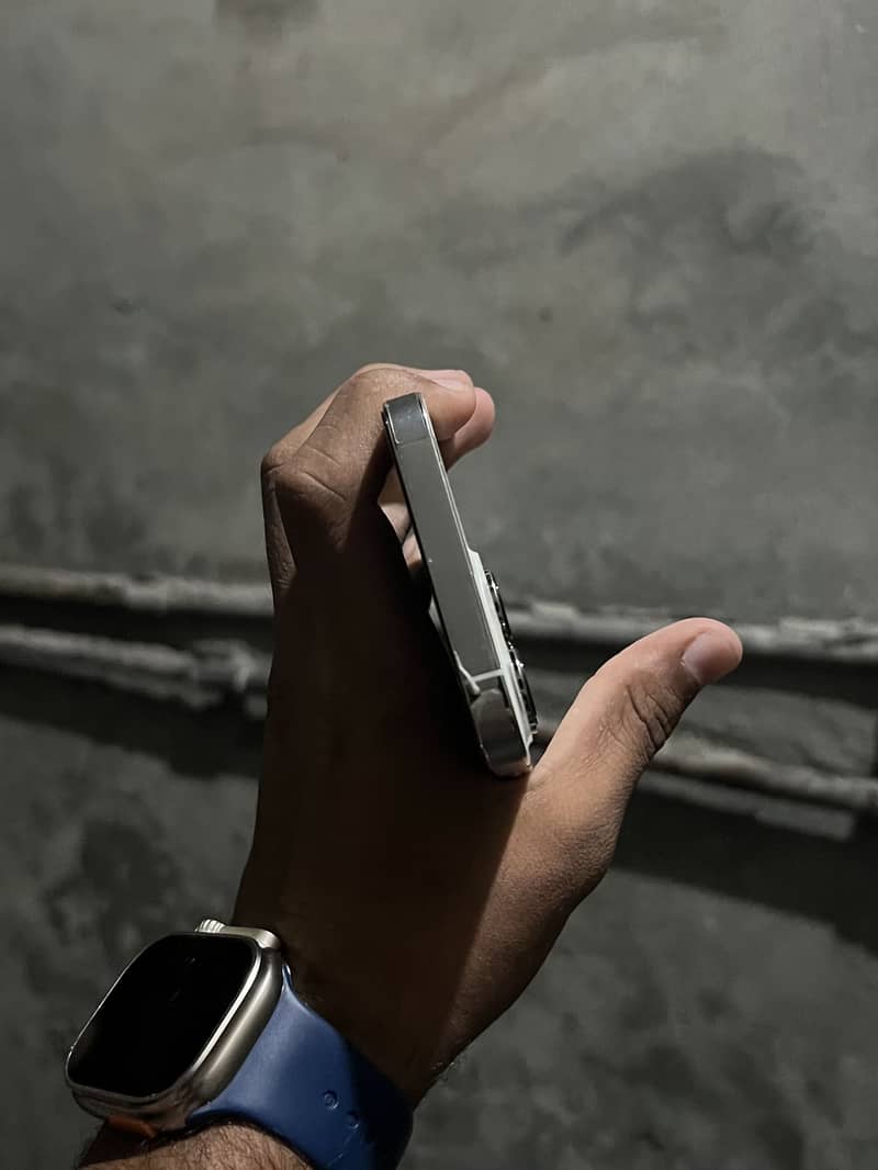 Apple iPhone 13 Pro 1