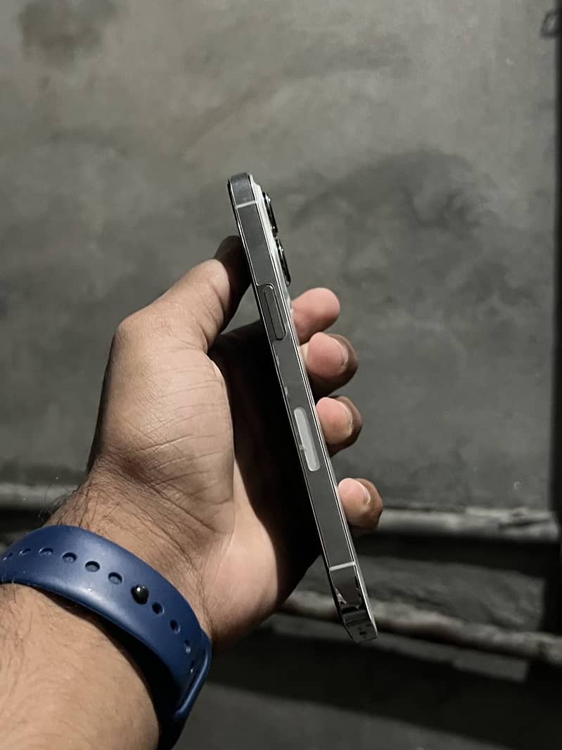 Apple iPhone 13 Pro 2