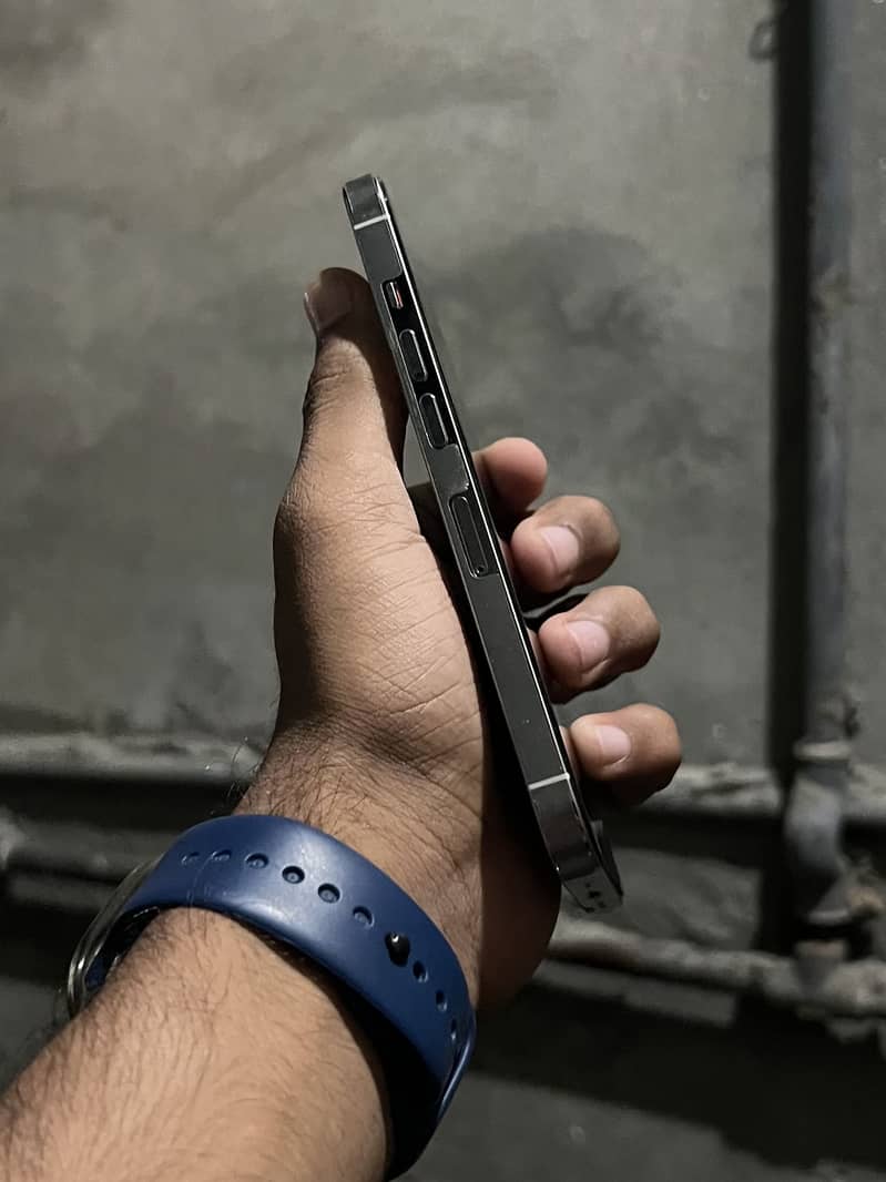 Apple iPhone 13 Pro 4