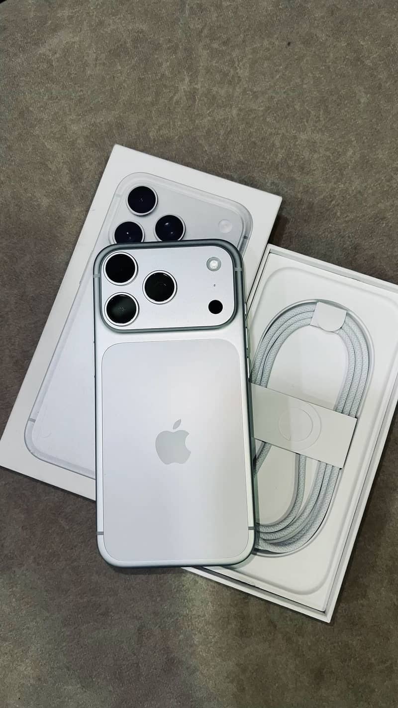 Apple iPhone 17 Pro Max 1