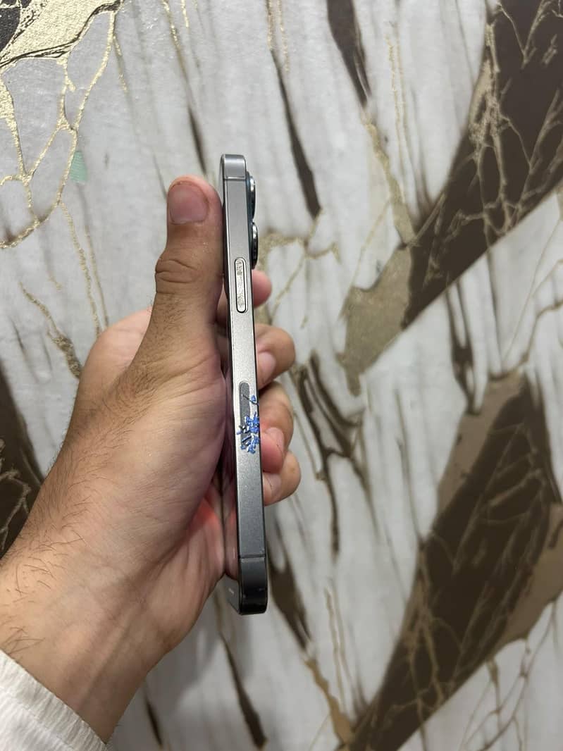 Apple iPhone 13 Pro 2