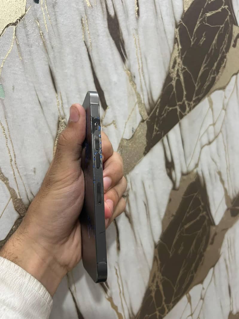 Apple iPhone 13 Pro 4