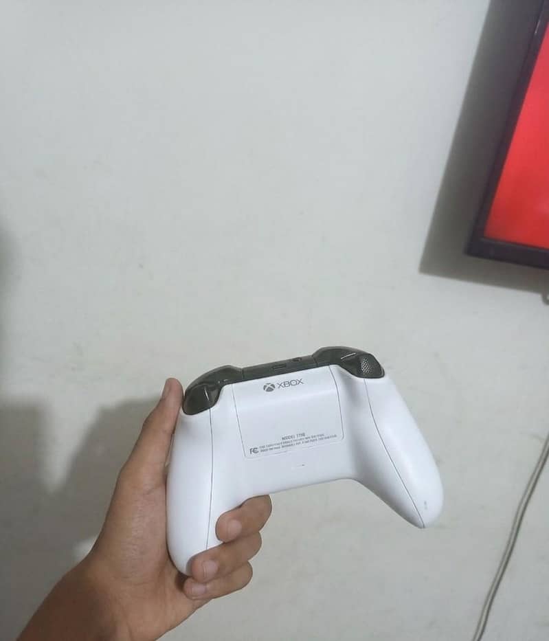 Xbox one controller available 2
