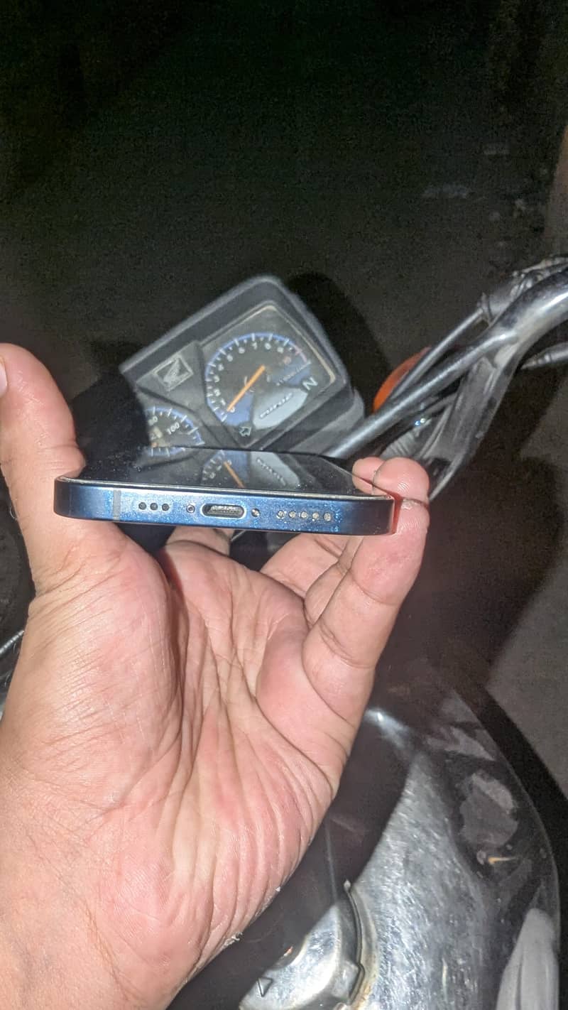 Apple iPhone 12 3