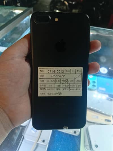 Apple iPhone 7 Plus is number par call Karni ha 03099994846