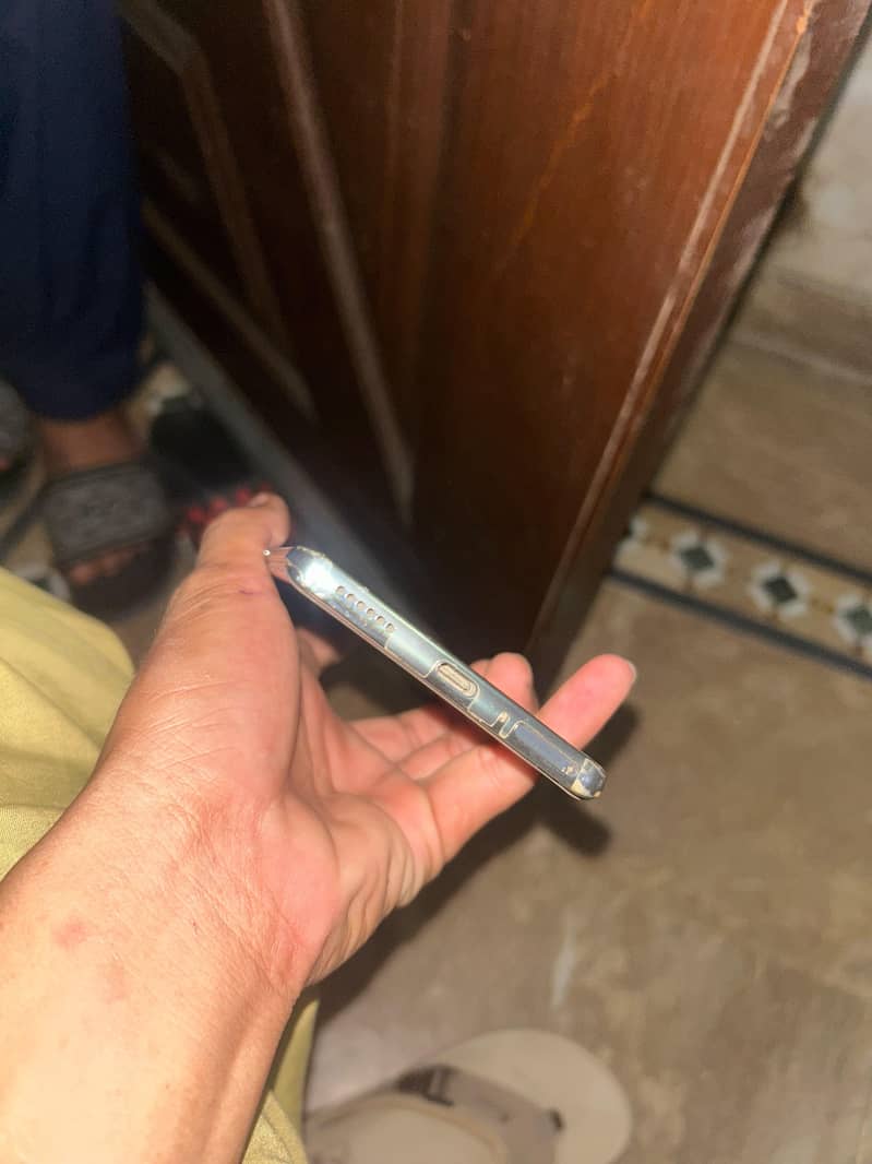 camon 40 pro 4