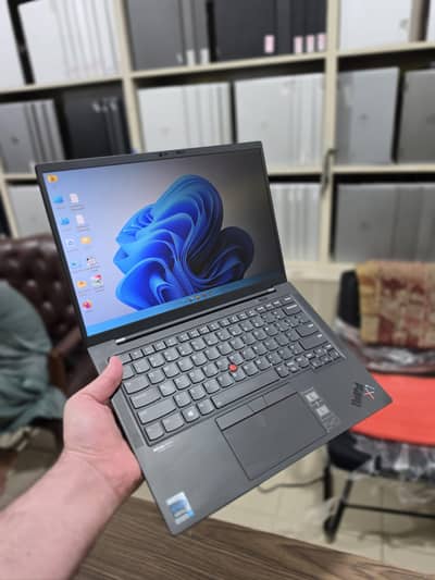 Lenovo thinkpad  x1 carbon core i7 11th  Gen A grade stock