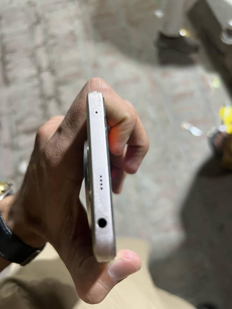 Realme 13 Plus 3