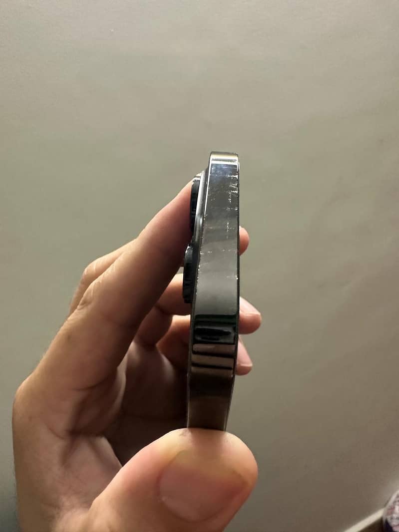 Apple iPhone 14 Pro 2