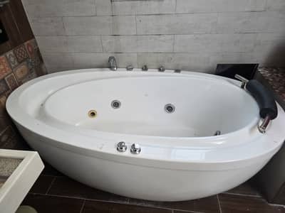 Bath tub