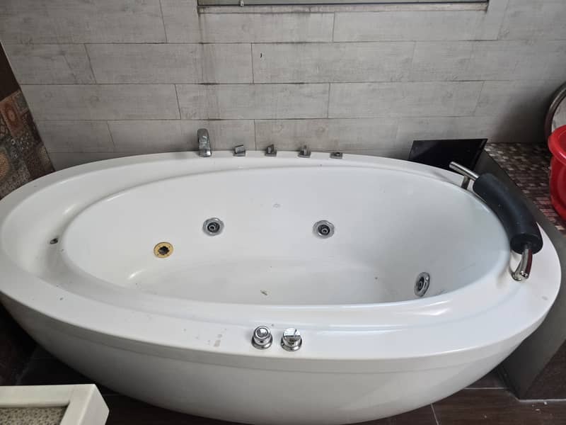 Bath tub 1