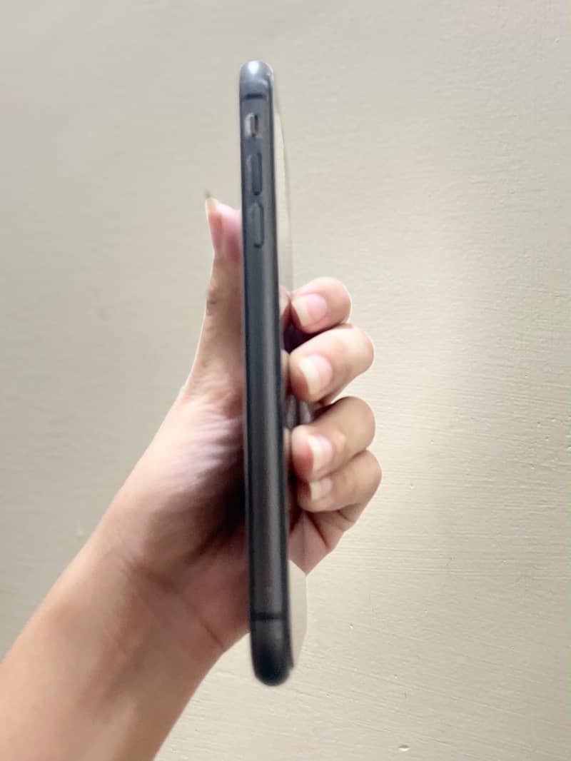 Apple iPhone 11 3
