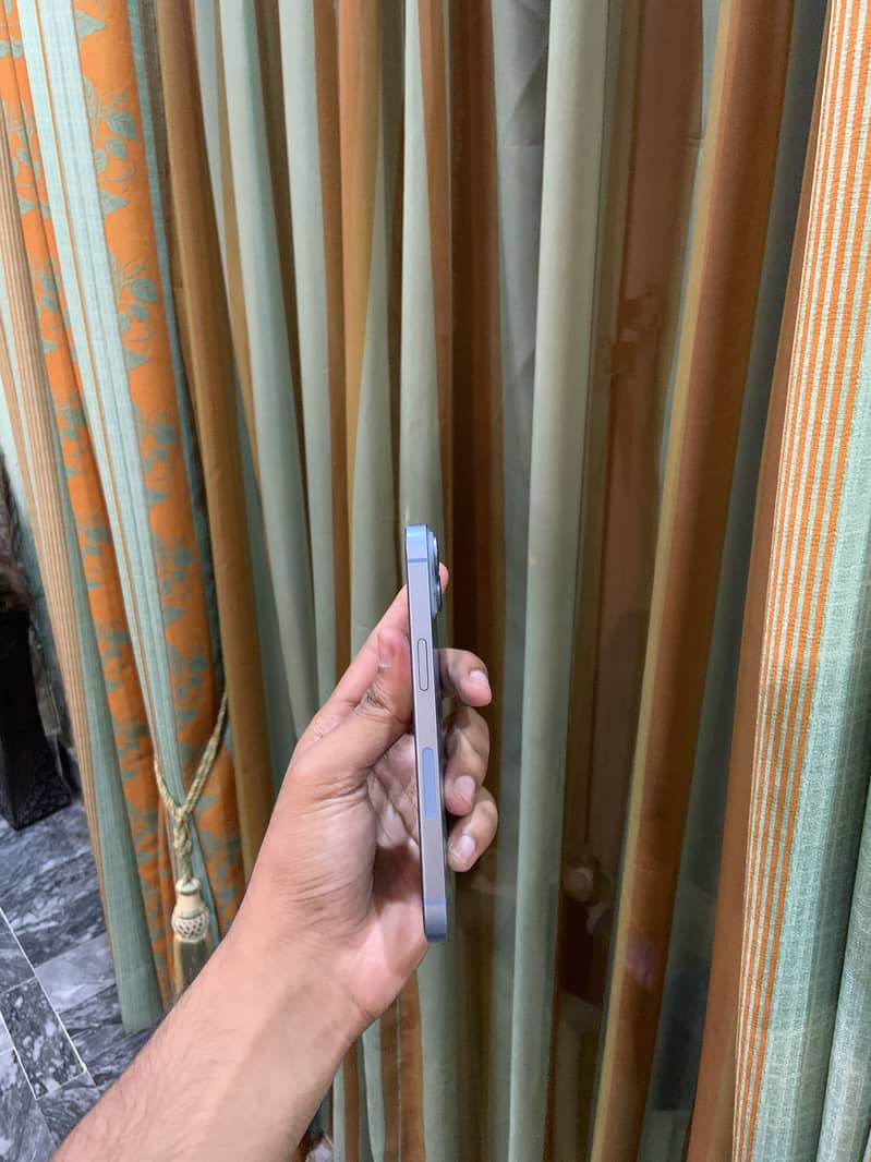 Apple iPhone 14 3