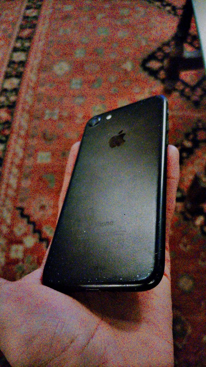 Apple iPhone 7 0