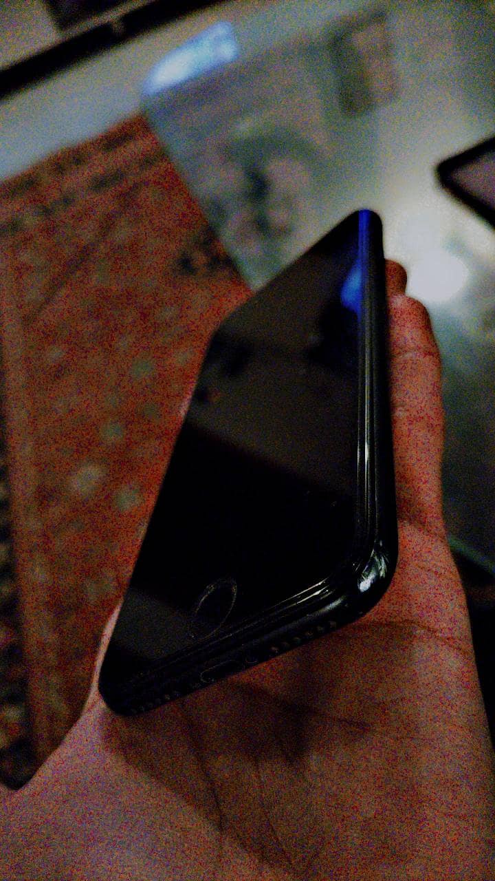 Apple iPhone 7 2