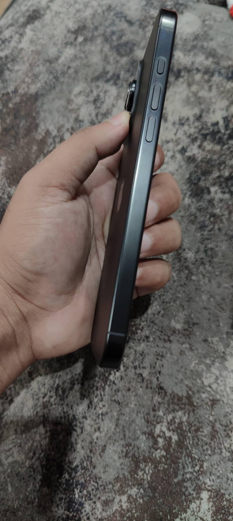 Apple iPhone 16 Pro Max 3