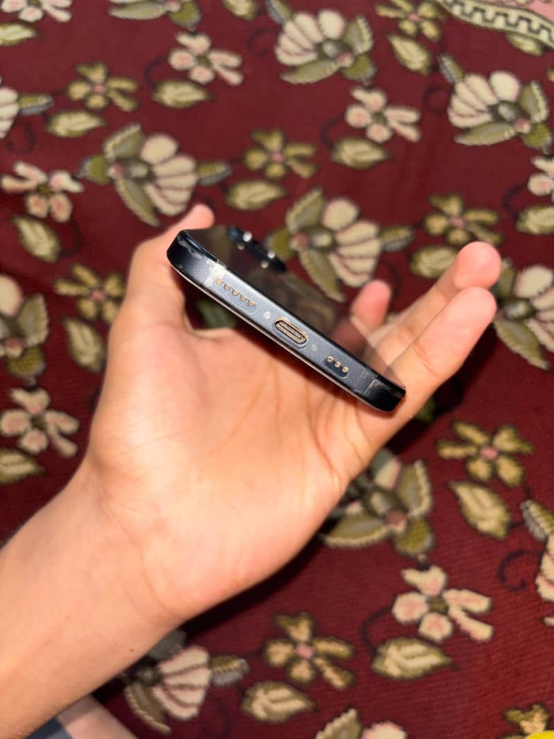 Apple iPhone 15 3