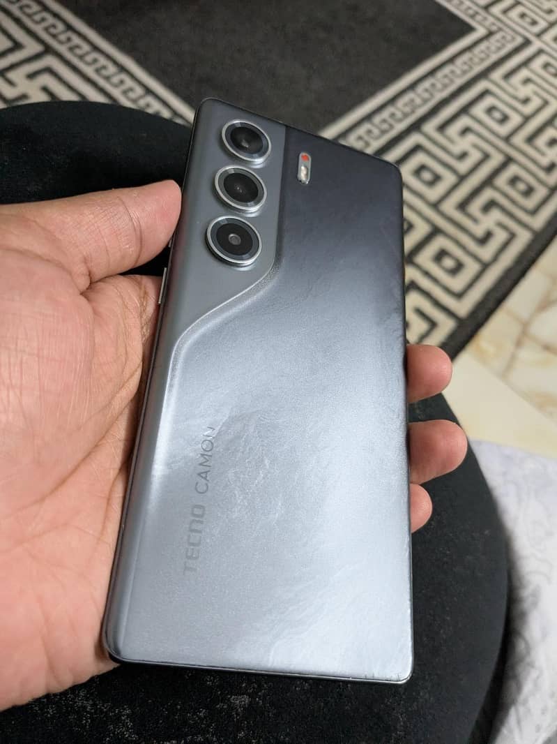 Tecno CAMON 40 Pro 4