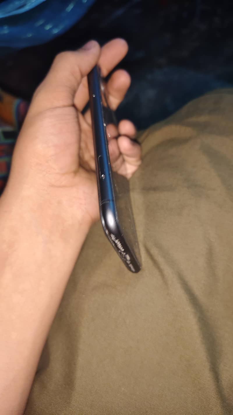 Apple iPhone 11 4