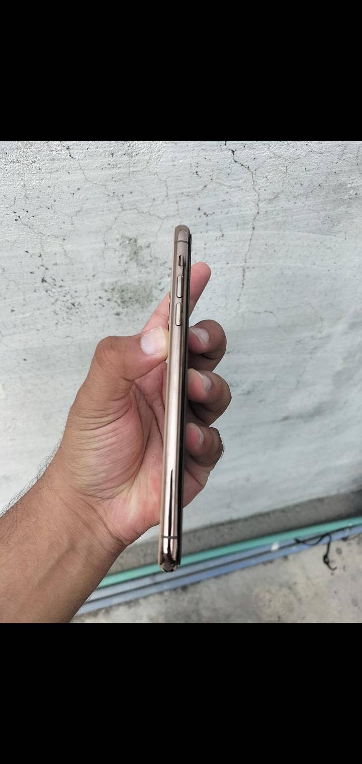 Apple iPhone 11 Pro Max 1