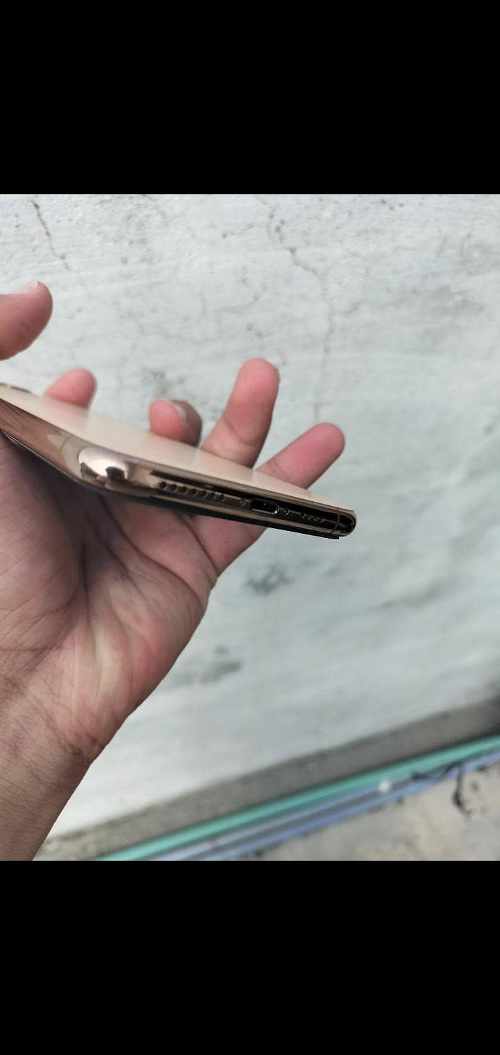 Apple iPhone 11 Pro Max 2