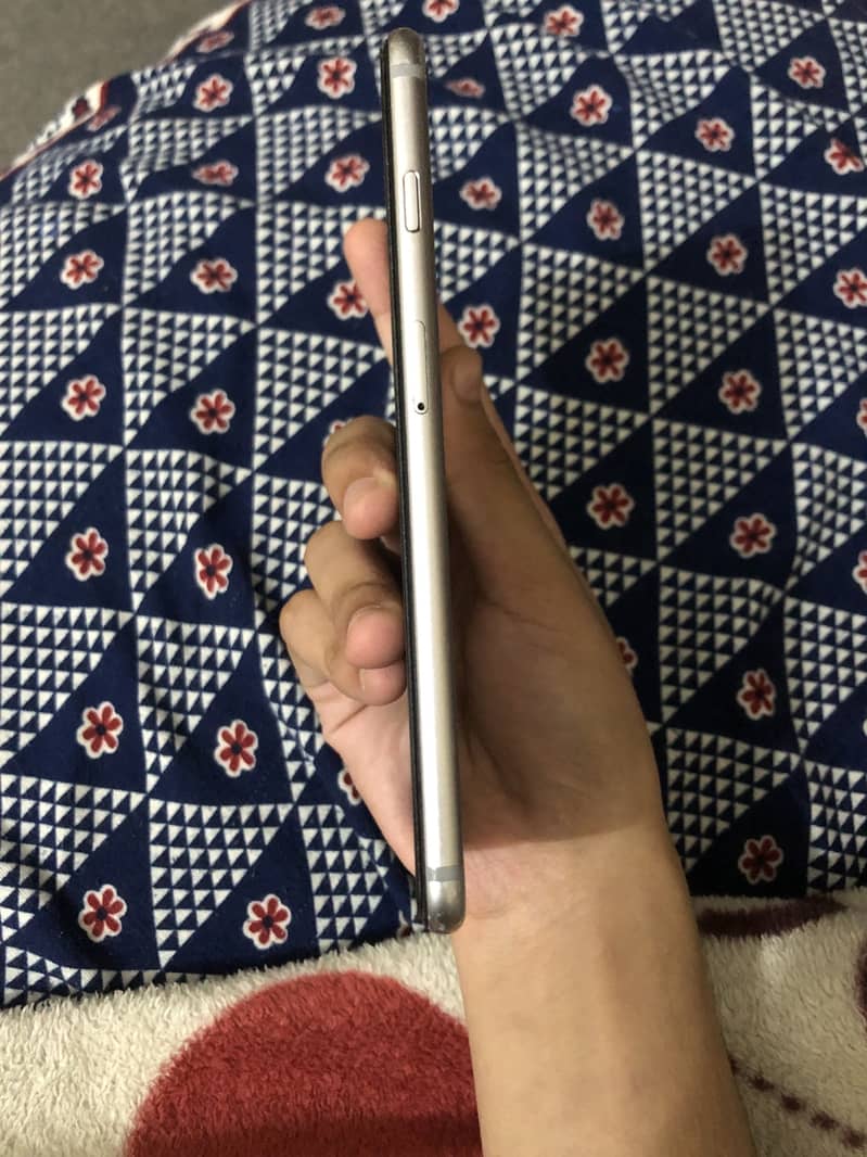 Apple iPhone 6S Plus 7