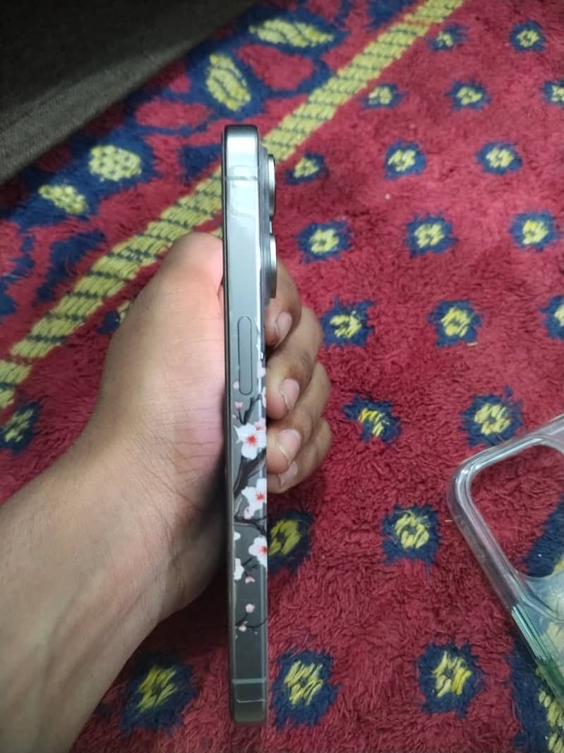 Apple iPhone 15 Pro 2