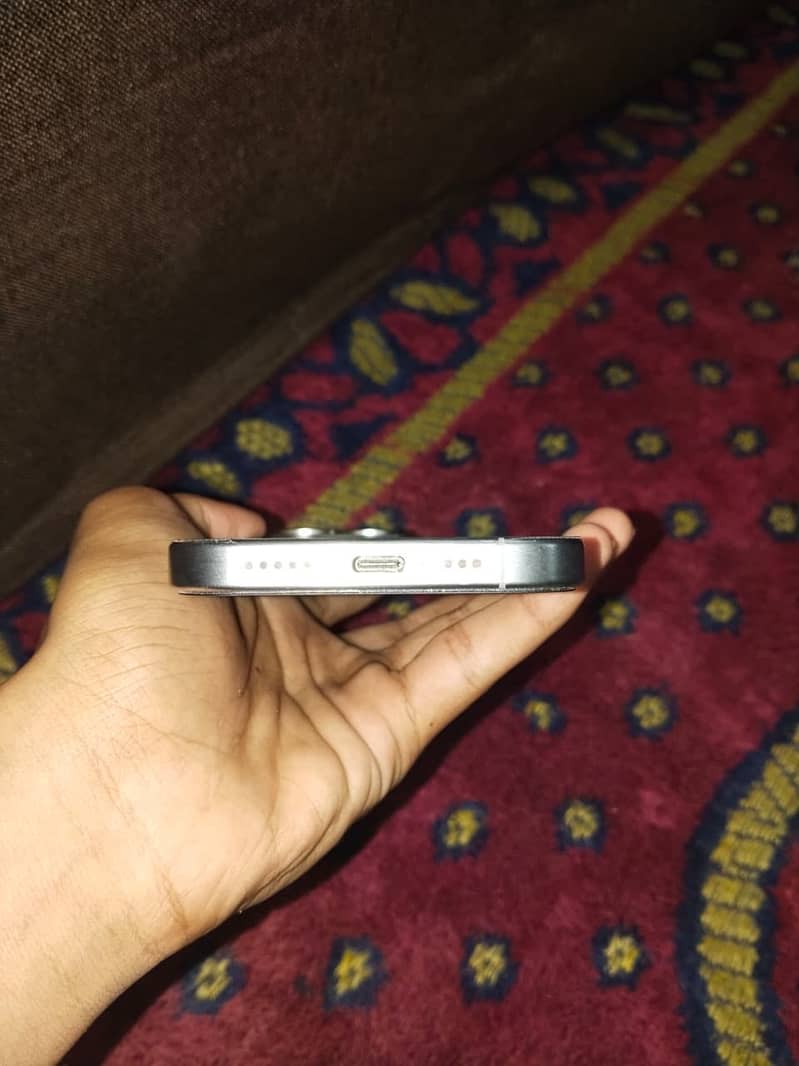 Apple iPhone 15 Pro 4
