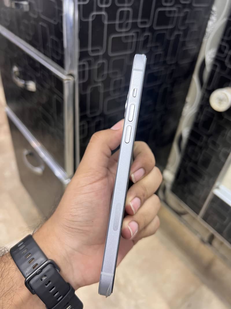 Apple iPhone 15 plus 3