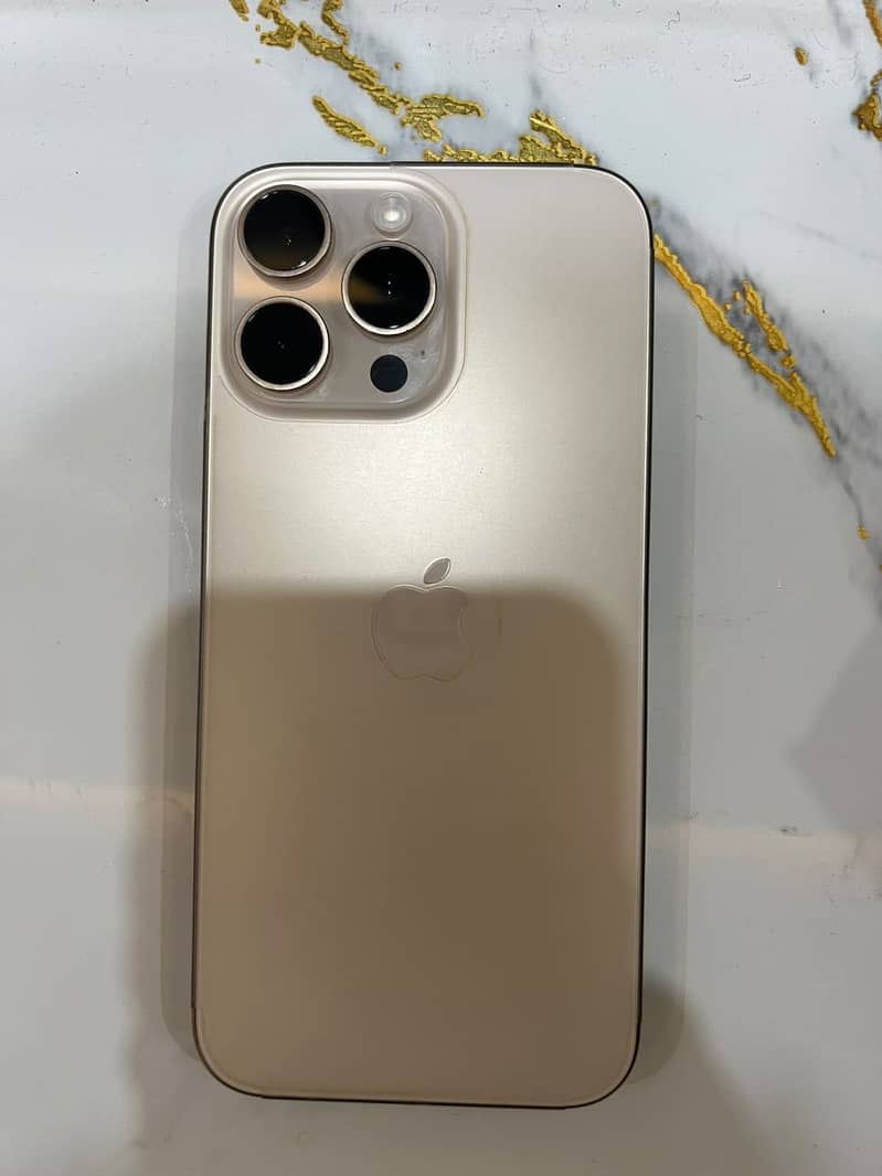 Apple iPhone 16 Pro Max 0