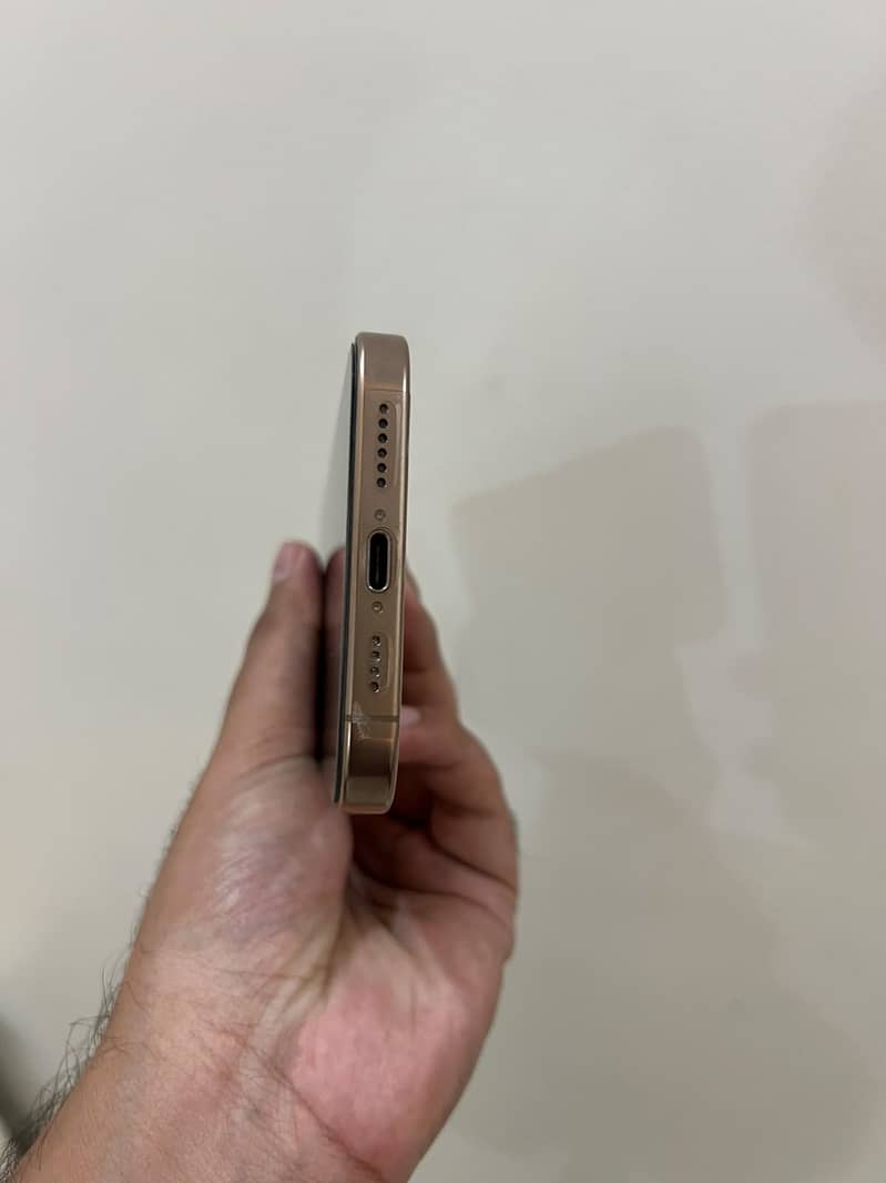 Apple iPhone 16 Pro Max 5