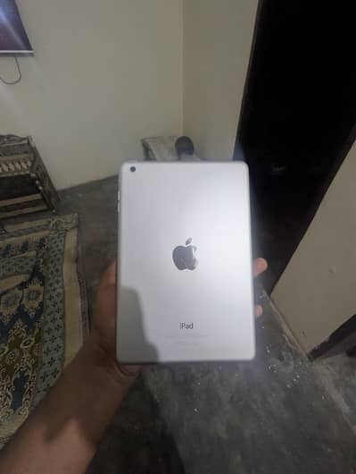 IPAD MINI 1 10/10 WITH GOOD BACKUP OF BATTERY
