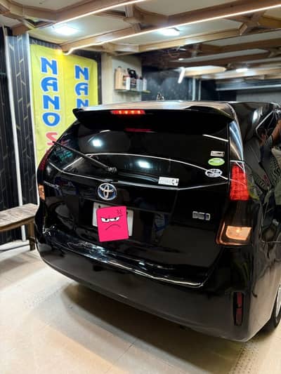 Toyota Prius Alpha 2012
