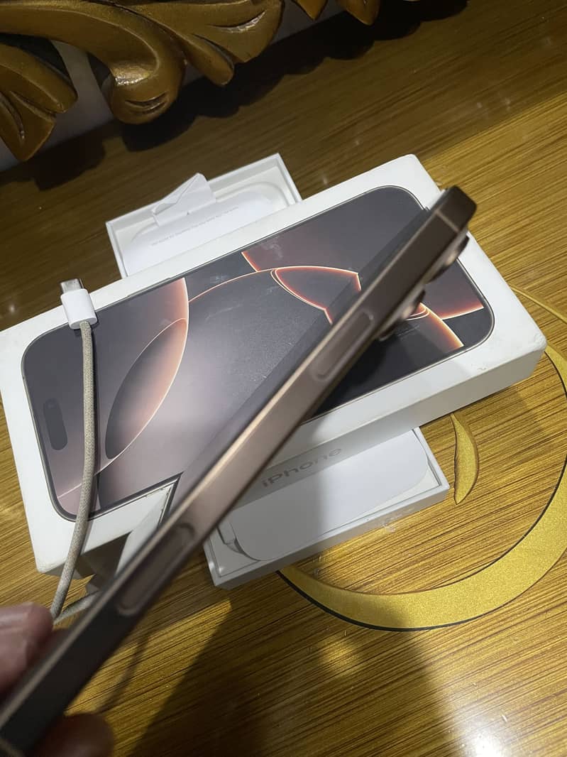 Apple iPhone 16 Pro Max 2